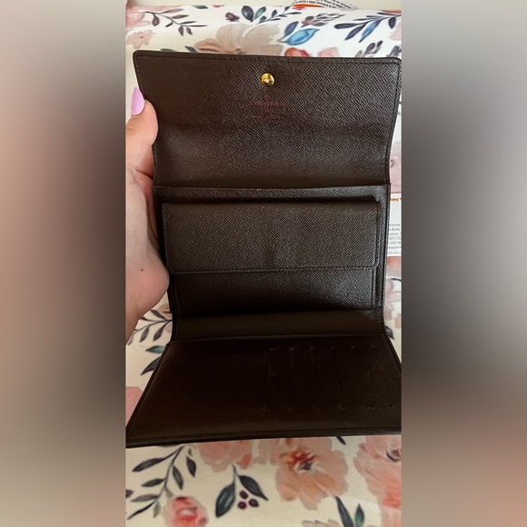 SOLD Louis Vuitton trifold wallet - Picture 2 of 9